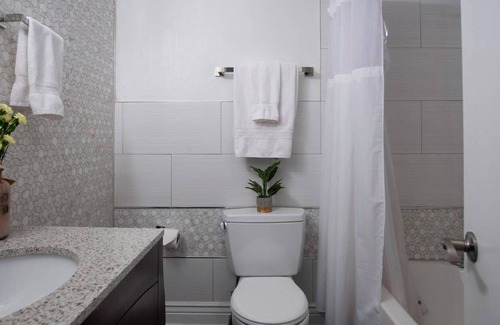 Faubourg Marigny Villa | Large Group? 10 BR! Perfect Location by YouRent