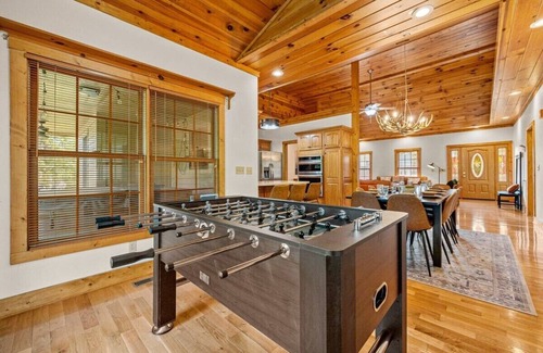 Sevierville Apartment | Large Group Fall Retreat | Hot Tub, Games, Firepit