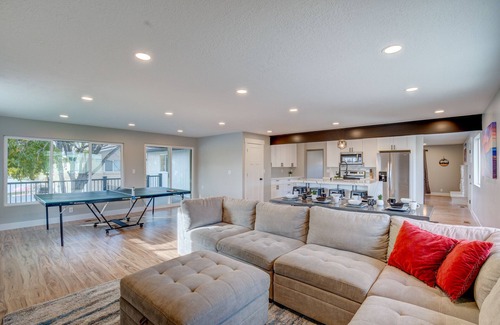 American Fork House | Large Group Getaway | Hot Tub, Games & Pickleball