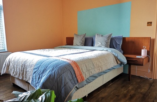 Cliftonville House | ☆ Large Group Getaway ☆ 2mins to sea ☆ Sleeps10+ Preview listing