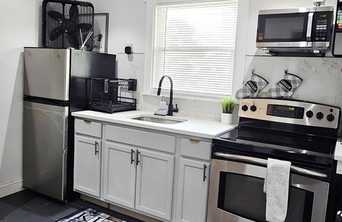 Irvington House | Large Group Vacay house in NJ- 10mins from EWR and near NYC