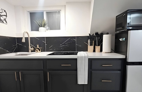 Irvington House | Large Group Vacay house in NJ- 10mins from EWR and near NYC