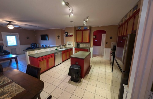 Hutto House | Large Handicap Accessible Home Sleeps 21. Game Room, Stocked Kitchen. Great for Large groups.