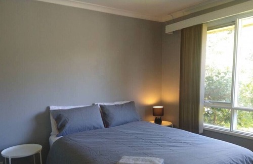 Hackett House | Large Happy 5 Bedroom Home @ Hackett!