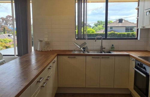 Hackett House | Large Happy 5 Bedroom Home @ Hackett!