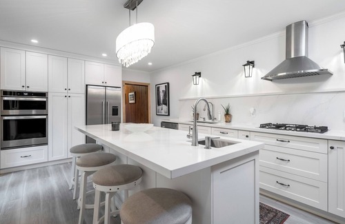 Collingwood House | Large Heritage Duplex, 12 min to Blue mountain Village, Downtown Collingwood