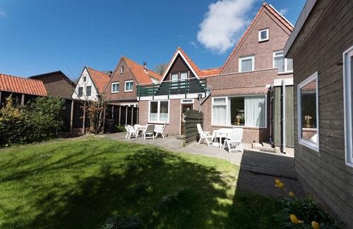 Egmond aan Zee House | Large holiday home with large garden (6 bedrooms - 12 people) near the beach.