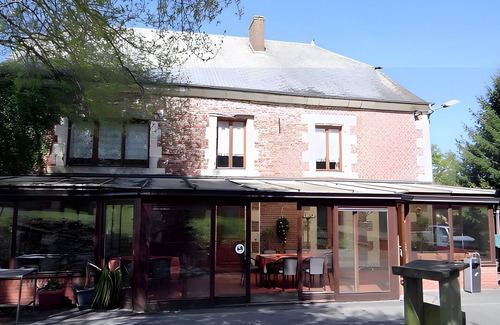 Signy-lAbbaye House | Large Holiday Home for 15 People in the Heart of the Forest