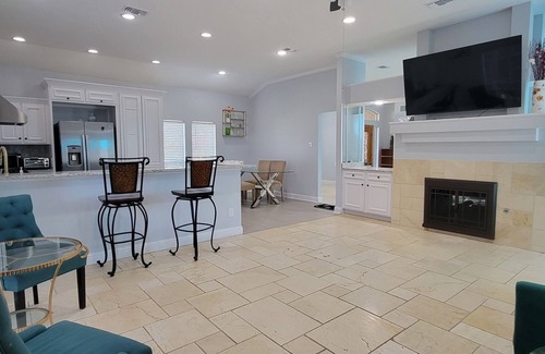 Garland House | Large Home 3Beds + 1 Studio with 2.5 Bath, New Renovation Nicely One Story Home