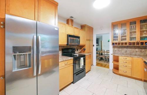 Gainesville House | Large Home - Across from Stadium - Walk to UF - Firepit/Free Parking/Patio