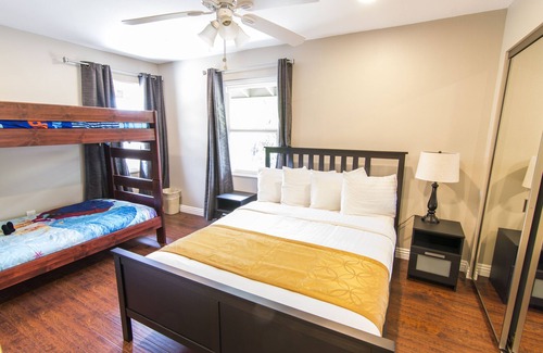 Southeast Anaheim House | Large home by disneyland, convention, beach, stadium. Anaheim ice rink