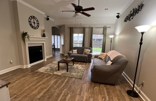 Milton House | Large home in quiet neighborhood in wonderful Cajun town.