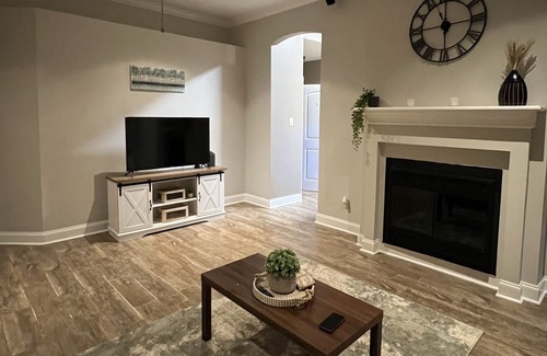Milton House | Large home in quiet neighborhood in wonderful Cajun town.