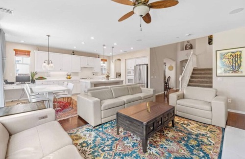 Fallbrook House | Large home- sleeps 10!