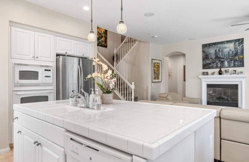 Fallbrook House | Large home- sleeps 10!