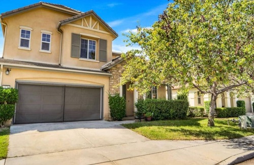 Fallbrook House | Large home- sleeps 10!