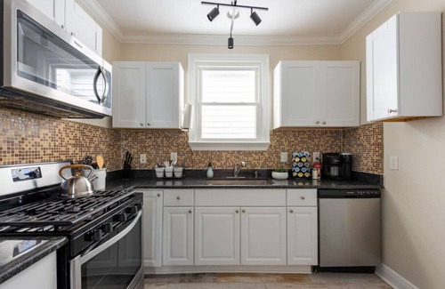 Mid-City House | Large Home w/Back Yard Oasis | Perfect for Groups