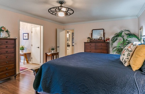 Oklahoma City House | Large home w/ Swimming Pool & Outdoor Kitchen