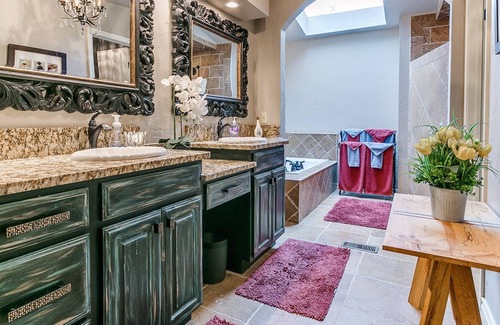 Oklahoma City House | Large home w/ Swimming Pool & Outdoor Kitchen