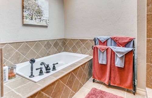 Oklahoma City House | Large home w/ Swimming Pool & Outdoor Kitchen