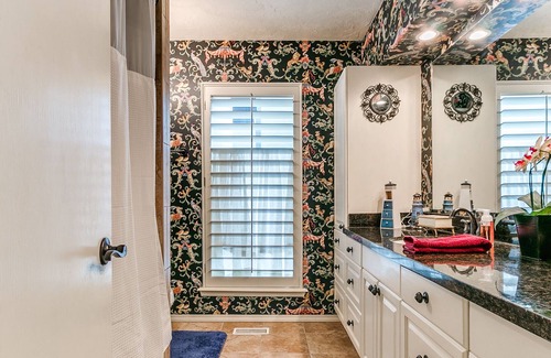 Oklahoma City House | Large home w/ Swimming Pool & Outdoor Kitchen