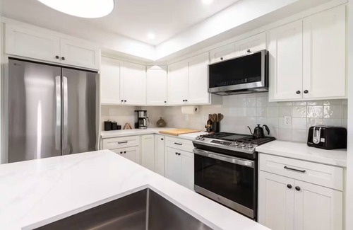 Los Angeles House | Large Home w/Views of DTLA Sleeps 8 Golf/Spa/Fire