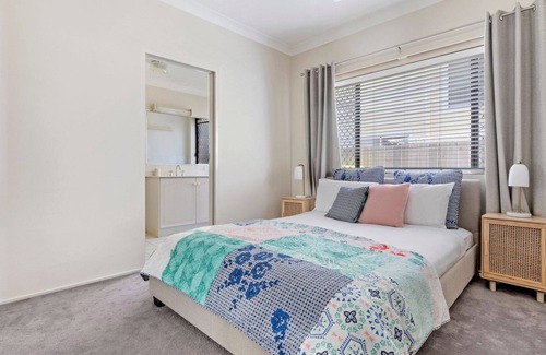 Mermaid Beach House | Large Home with Ocean Views on Mermaid Beach