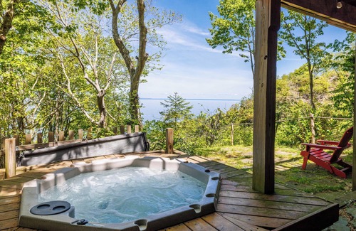 Baiting Hollow House | Large home with wraparound ocean views
