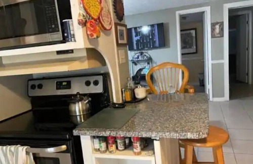 Jacksonville House | Large, homey, colonial-style near river and marina and downtown Jacksonville