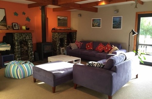 Raglan Apartment | Large House by Raglan surf breaks
