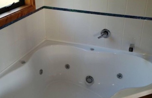 Raglan Apartment | Large House by Raglan surf breaks