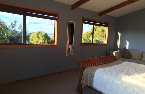 Raglan Apartment | Large House by Raglan surf breaks