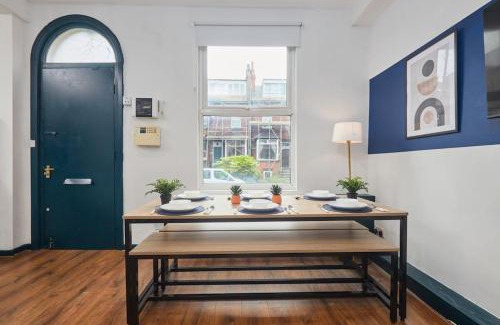 Leeds House | Large House Close To Leeds - Ideal For Groups