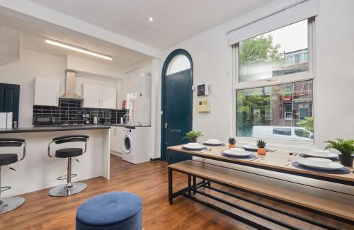 Leeds House | Large House Close To Leeds - Ideal For Groups