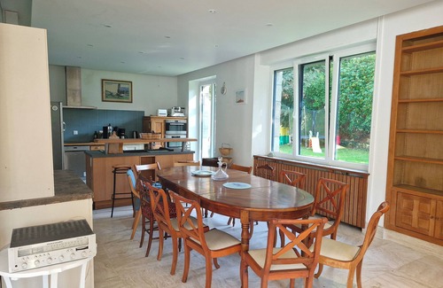 Plourin-les-Morlaix House | large house on wooded grounds, close to the sea, private tennis court; piano