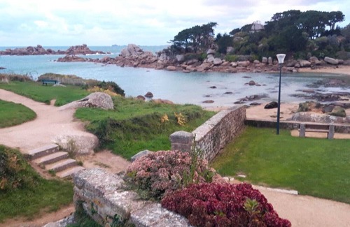 Plourin-les-Morlaix House | large house on wooded grounds, close to the sea, private tennis court; piano