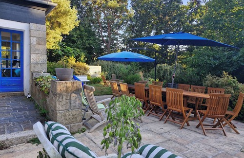 Plourin-les-Morlaix House | large house on wooded grounds, close to the sea, private tennis court; piano