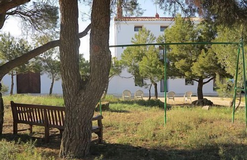 Tosos Cottage | LARGE HOUSE + LOCAL 22 PEOPLE IN COUNTRYSIDE PLENTY OF ROOM FOR RUNNING AND PETS