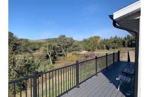 Crofton House | Large House on Lewis and Clark Lake
