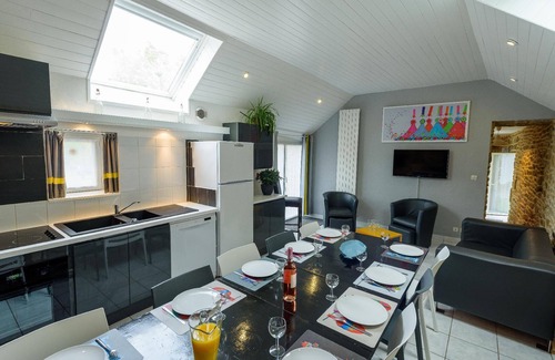 Plouguin House | Large house with covered and heated swimming pool