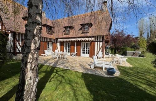 Tourgeville House | Large house with green garden