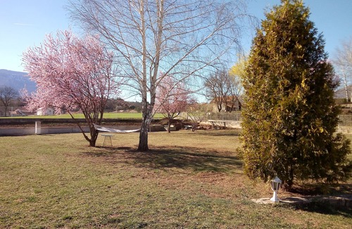 Gap House | Large house with large fenced garden only by the week or more