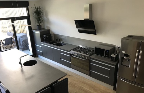 Royan House | Large House with Spa, right in the center, close to the beach and the market.