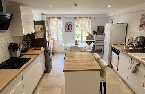 Rebais Villa | Large house with swimming pool - sleeps 13, sleeps 25 - near Paris