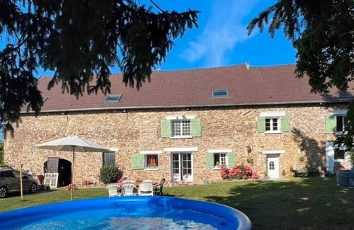 Rebais Villa | Large house with swimming pool - sleeps 13, sleeps 25 - near Paris