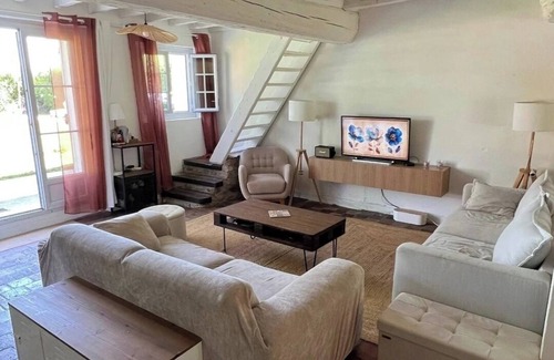 Rebais Villa | Large house with swimming pool - sleeps 13, sleeps 25 - near Paris