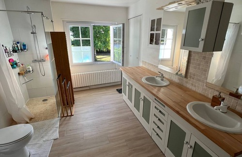 Rebais Villa | Large house with swimming pool - sleeps 13, sleeps 25 - near Paris