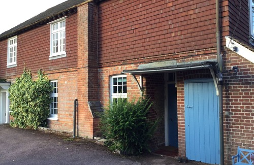 Wadhurst Cottage | Large house with tennis court in Wadhurst. Sleeps up to 8 close to Bewl Water.