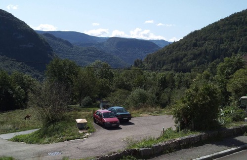Saint-Claude House | Large independent apartment