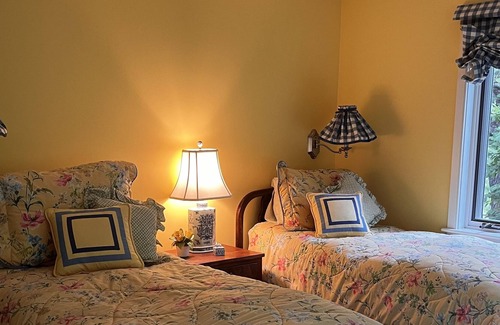 Washington House | Large, immaculate guest house on 75 stunning acres w/7 acre lake. Pet friendly.